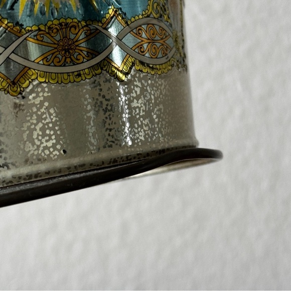 Vintage Beret Ware tin canister with lid gold blue flower design - Picture 2 of 11